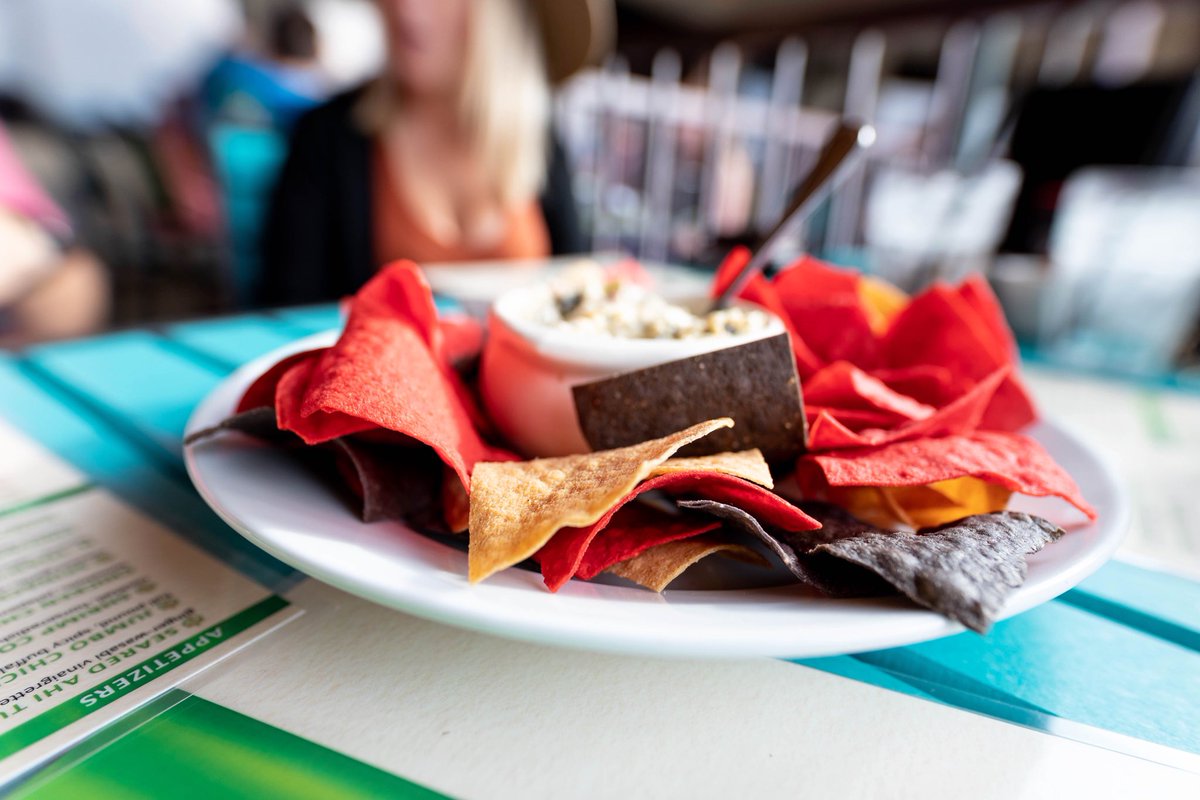 HToads's tweet image. It’s game day! Come out to H. Toad’s for some delicious apps and drinks while you watch your favorite team👏🏻🏈 

#NFL #lakeoftheozarks #gameday #happyhour #yummy