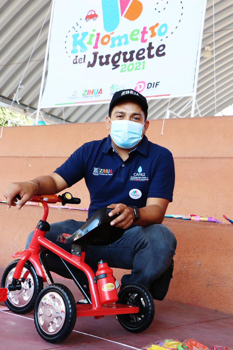 LFSalasR's tweet photo. Nuevamente el #EquipoCAPAZ nos unimos al #DIF y #EstereoVida para contribuir con varios metros a este kilómetro de alegría y diversión para los niños de #ZIHUA la #CiudadDeTodos.
#KilometroDelJuguete https://t.co/g13lETGBke
