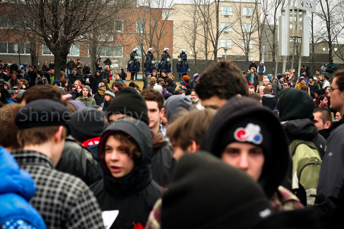 *BLOC TECHNIQUE THREAD*1) Rally Point-Demonstrations always have a set meet-up location, often at a park or local monument; where people assemble prior to a protest march mobilizing. The route may or may not be known in advance. This is the point of departure for the march.1/?