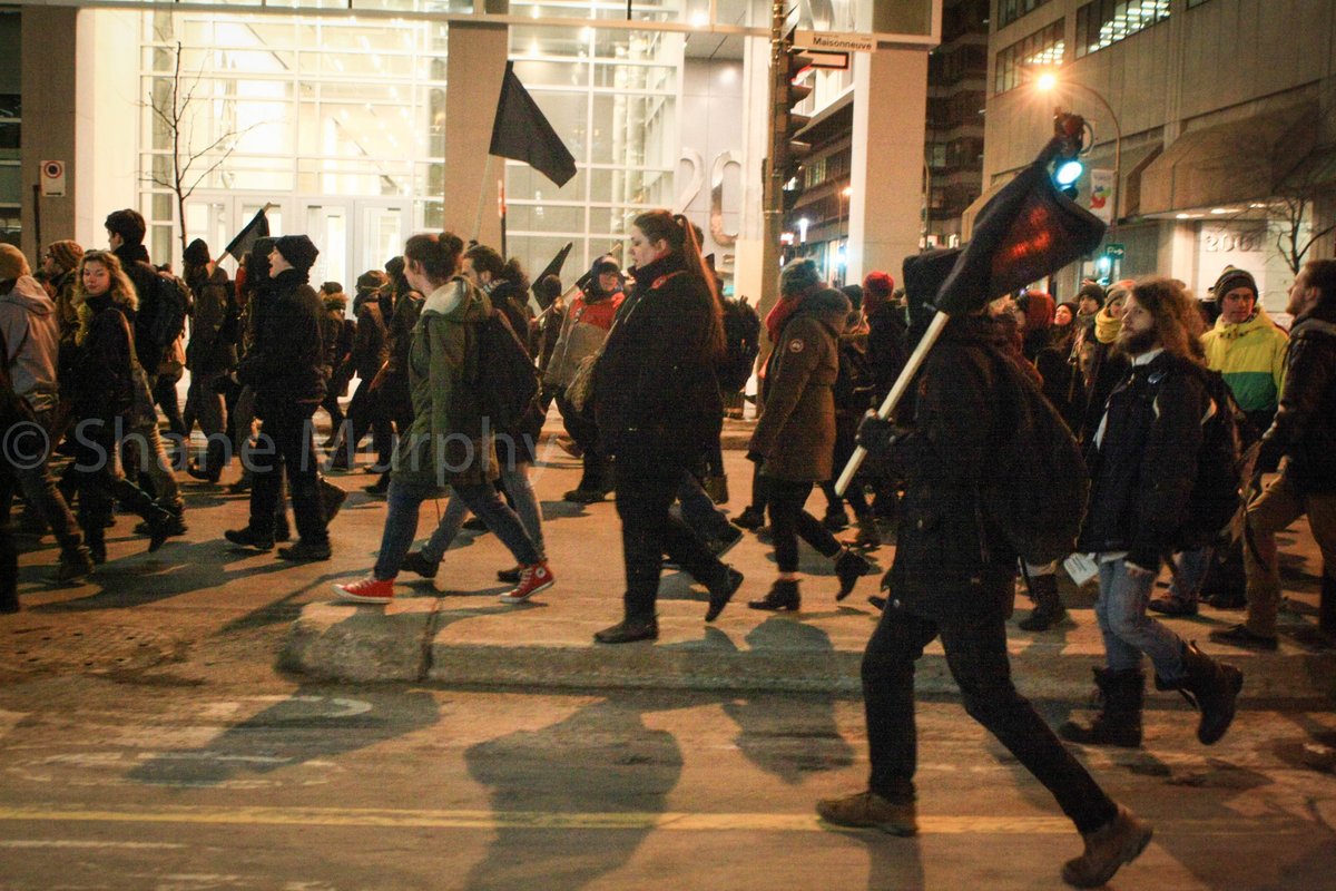 March-As the march begins, the bloc members will often carry a black flag to identify their location to other potential members looking to join them in a large crowd of people. At night, it is common for a flare to be ignited to provide their ‘comrades’ the bloc’s location.3/?