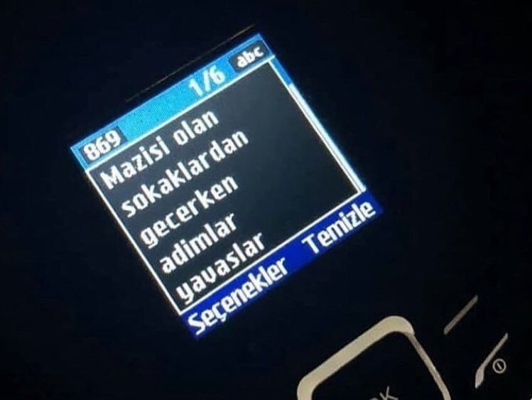 contextarabesk's tweet photo. anılar gelir gözünün önüne, bi sigara yakar devam edersin yoluna https://t.co/1Uk0gywBVr