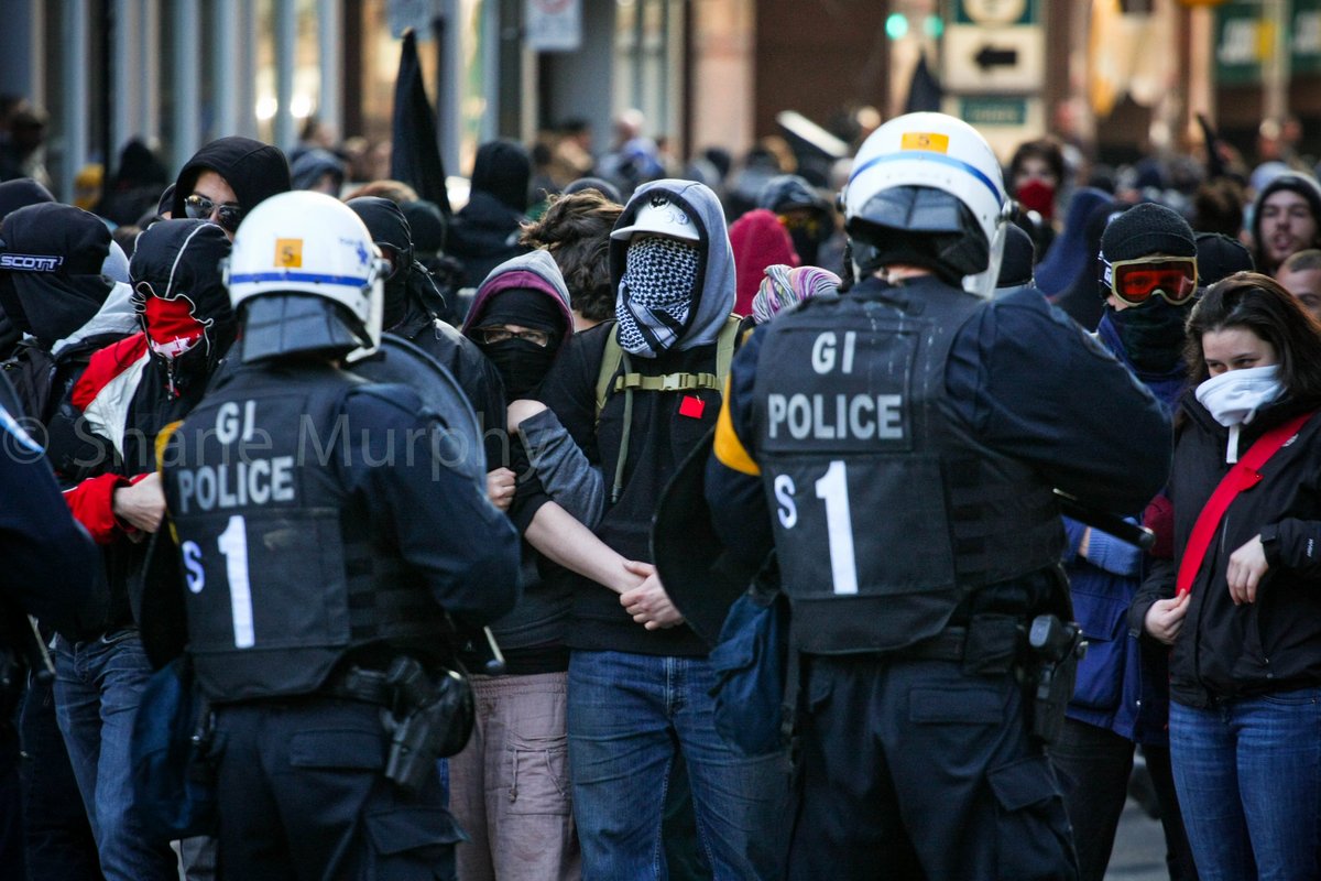 ‘Bloc Up’-To dress ‘in bloc’ is often mistaken for wearing all black. Bloc is a method of anonymous protest that involves mask wearing and other coverings; including helmets/goggles. Members will often meet in the vicinity of the set meet-up to ‘bloc up’ before joining the crowd