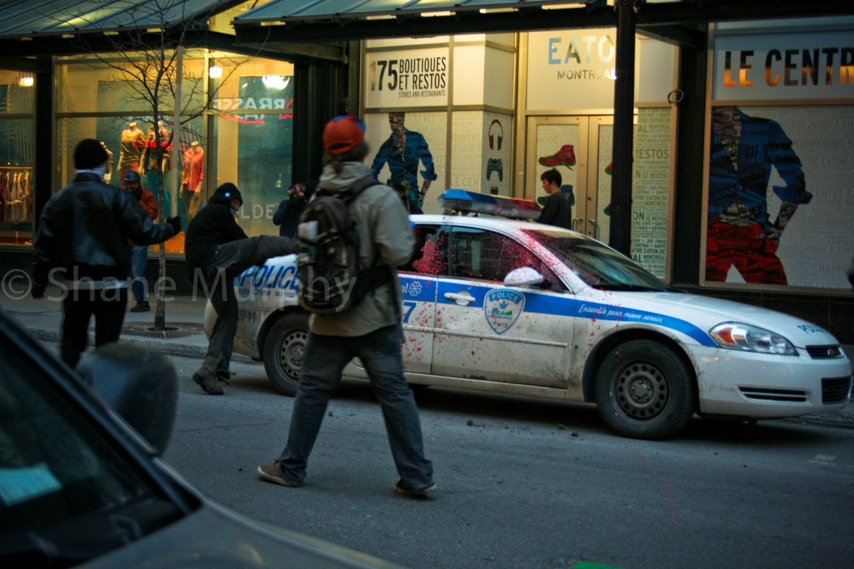 Disperse & Destroy-As the demonstration moves through a given area, it will pass ‘targets of opportunity’ for bloc members; such as Starbucks, banks, parked police vehicles, and other businesses. The members disassemble and begin destroying property and committing vandalism.4/?