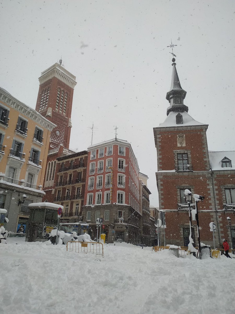 PodCastizo's tweet photo. Las torres de la Iglesia de la Santa Cruz y del Palacio homónimo en una Plaza de la Provincia repleta de nieve.
❄️🌨️☃️
#Madrid #Nieve #NevadaMadrid #MadridNevado #NieveenMadrid #snow #SnowinSpain #Spain #Filomena #NieveEnEspaña #NevadaEnMadrid https://t.co/bT4EBpANwQ