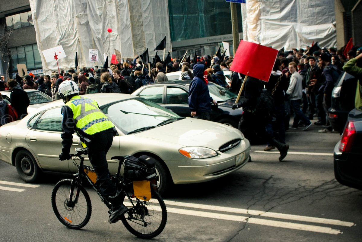 March-As the march begins, the bloc members will often carry a black flag to identify their location to other potential members looking to join them in a large crowd of people. At night, it is common for a flare to be ignited to provide their ‘comrades’ the bloc’s location.3/?