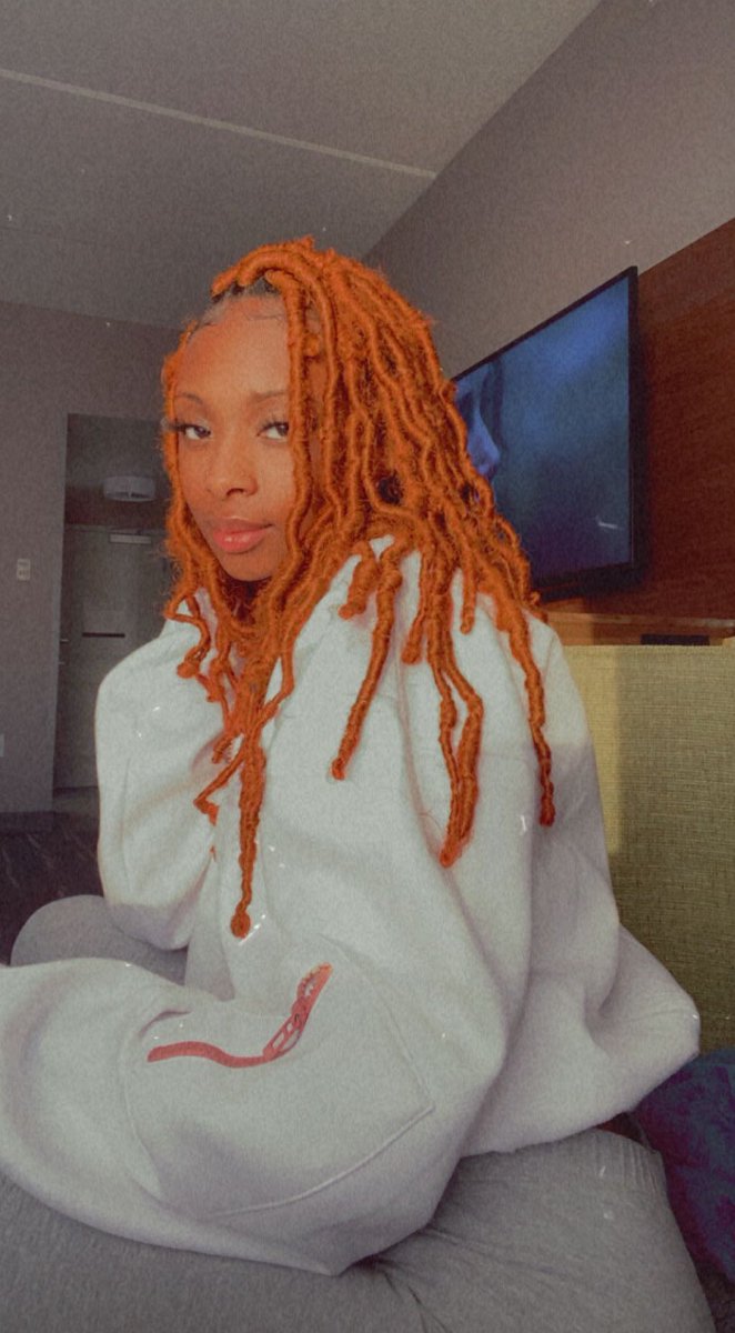 tabratttt's tweet image. my lil bihhh she do da most 😏😍