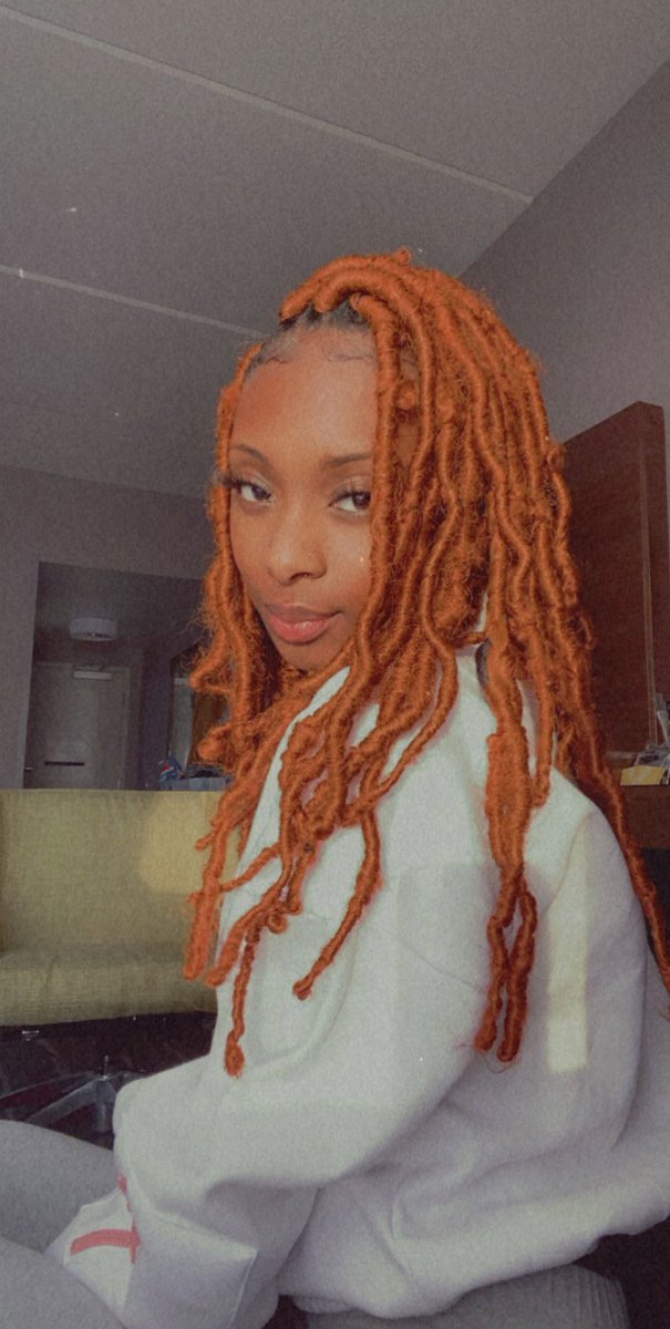 tabratttt's tweet image. my lil bihhh she do da most 😏😍