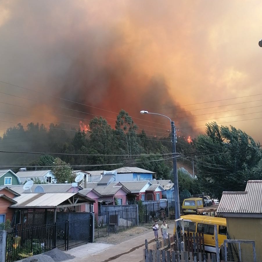 INF0SCHILE's tweet photo. ⚠️#Bomberos de #Traiguen, #Angol, #Victoria, #Pastene, #Lumaco, #LosSauces en Apoyo a Bomberos de #Puren.
14 Brigadas, 6 Helicopteros, 10 Aeronaves, 1 Skidder 4 Camiones Algibes Son Los Recursos Que Trabajan en el 🔥#I.F https://t.co/exI7htPM52