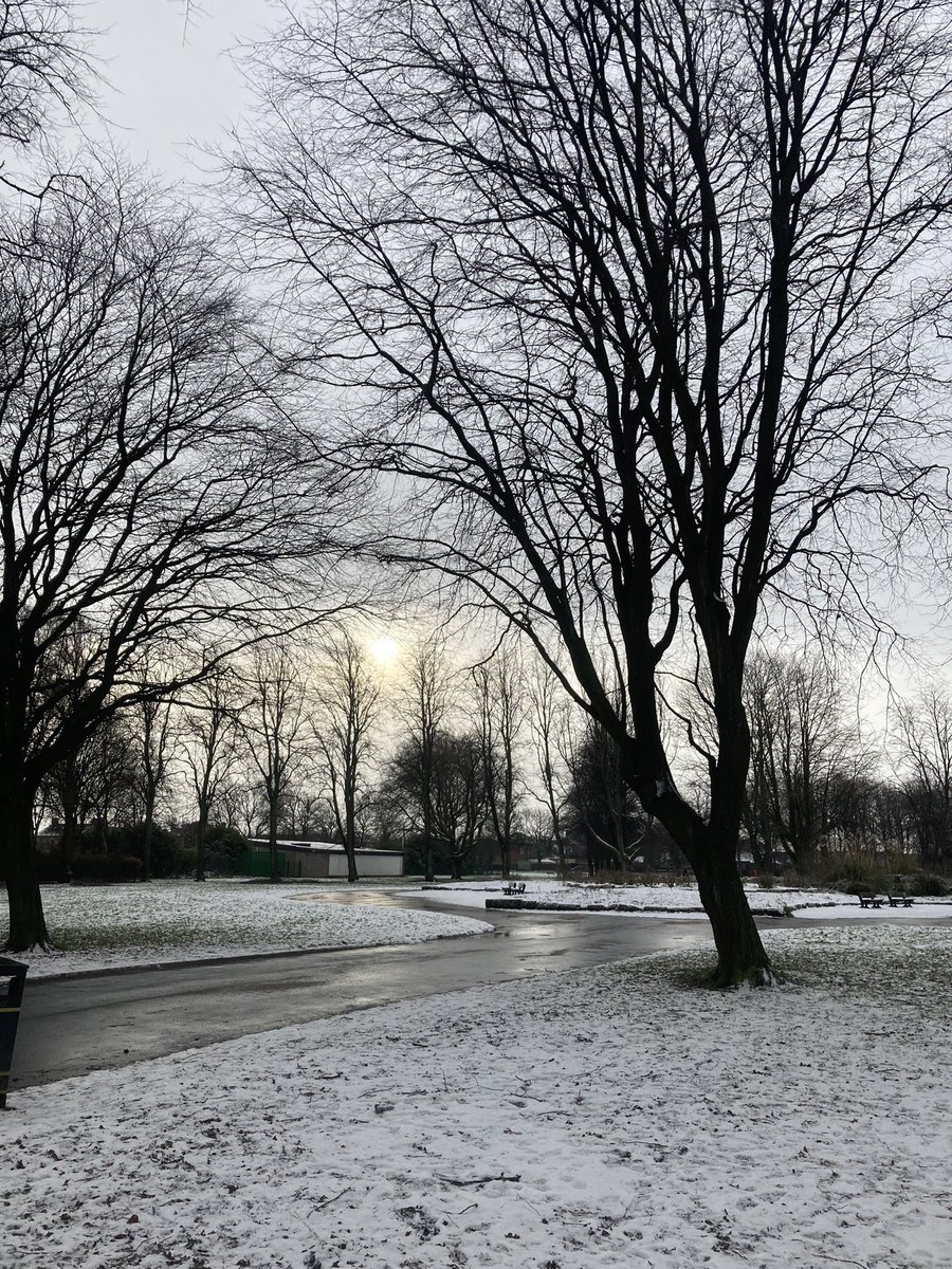 GillianFulton12's tweet photo. Winter walks and fire pits ❄️🔥 #appreciatingthesimplethings #family #love #weekend https://t.co/6nMhgLrjEd