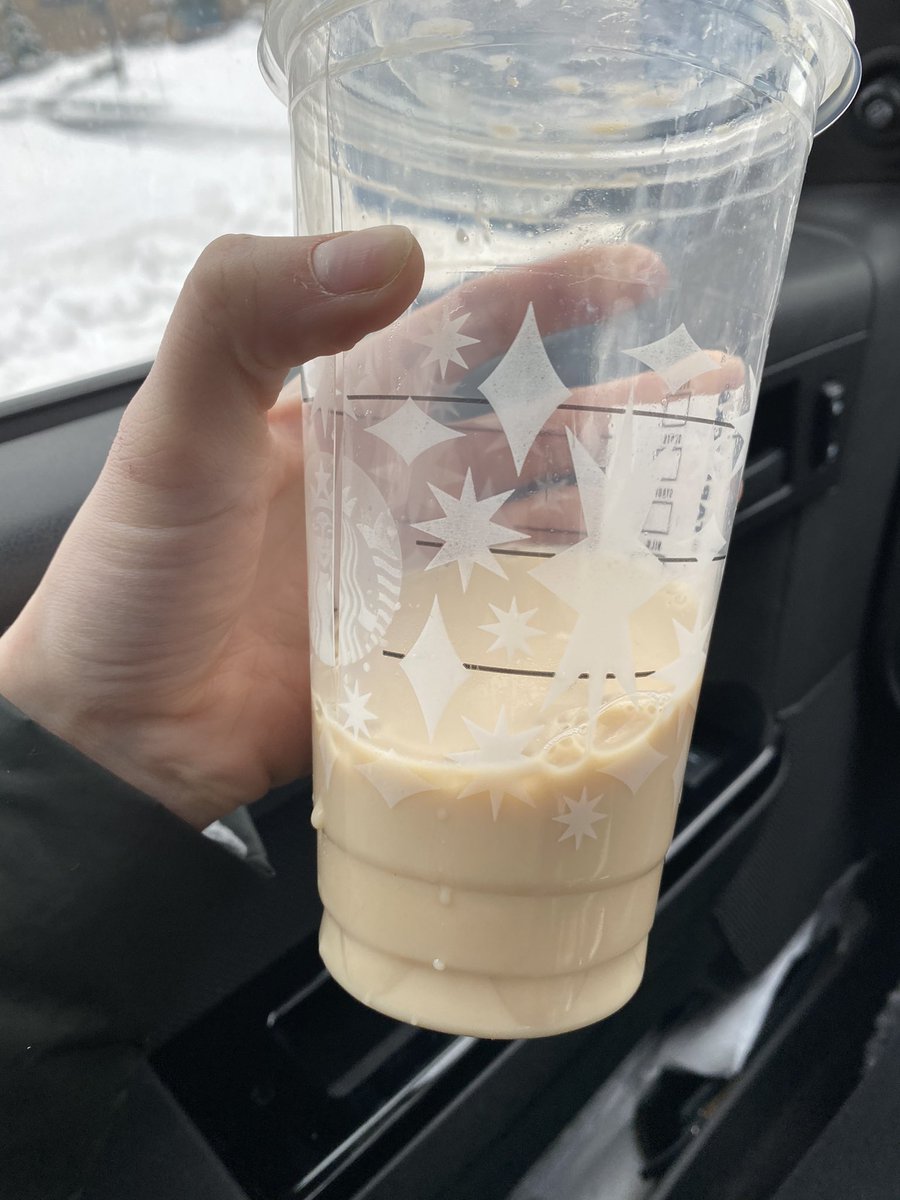 SmarSmarA's tweet photo. Not loving @Starbucks new iced drink cup.... would’ve been nice to finish my drink before the cup decided to break https://t.co/zbIUwLZGUg