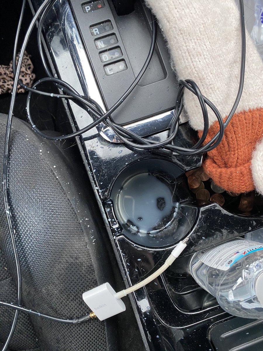 SmarSmarA's tweet photo. Not loving @Starbucks new iced drink cup.... would’ve been nice to finish my drink before the cup decided to break https://t.co/zbIUwLZGUg