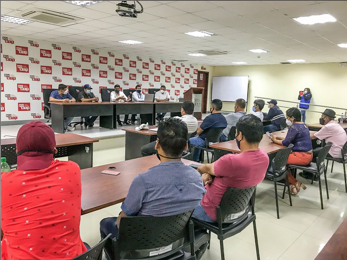 Produccion_Ecu's tweet photo. En reunión con delegados del sector pesquero artesanal que se dedican a la recolección del cangrejo en #ElOro, el Subsecretario de Recursos Pesqueros, @RicardoP593, planteó estrategias, considerando la parte socioeconómica para que exista un equilibrio basado en la Ley. https://t.co/22Rvsp57JT