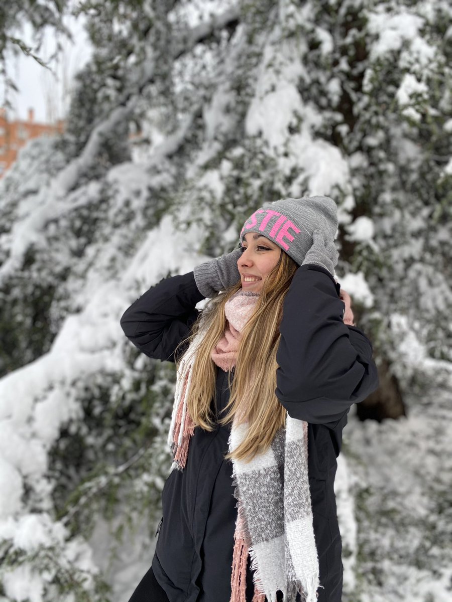 LlamameLoca9's tweet photo. Soy un copito de nieveee☃️❄️ https://t.co/KvFeaZplcw