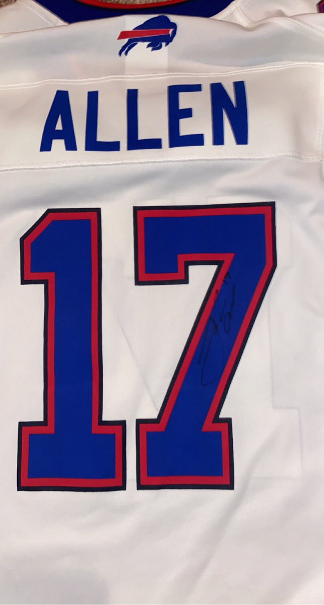 ChatterBuffalo's tweet image. 🚨 BILLS MAFIA 🚨

In honor of 1st playoff win in 25 years

CONTEST

Prize: Signed Josh Allen Jersey + 2020 Mosaic Allen card

Rules:

1. Must follow and retweet

2. We Must reach 6,700 followers

3. If it happens, winner chosen by random on Thurs at noon

Follow, and RT to enter