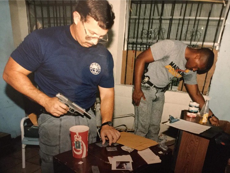 BillySutty's tweet photo. Billy 'Sutty' Sutton Assisted Bob Beatty (On The Left With The Pistol) At A Drug Raid, Overtown, Miami In 1988 😮

Specialist After Dinner &amp; Keynote Speaker 🎙

#drugbust #miamipolice #miamivice #scarface #drugsarrest #ghetto https://t.co/ZyV9DsPI9R