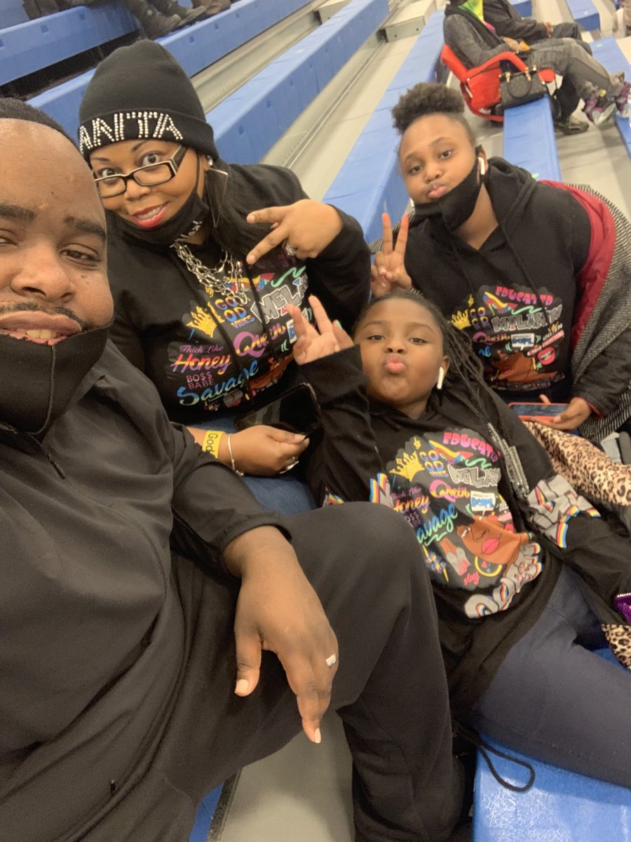Coach_Joneal's tweet photo. I love my family #BasketballFamily #TeamOneal @onealmath https://t.co/03LEUbCu8M