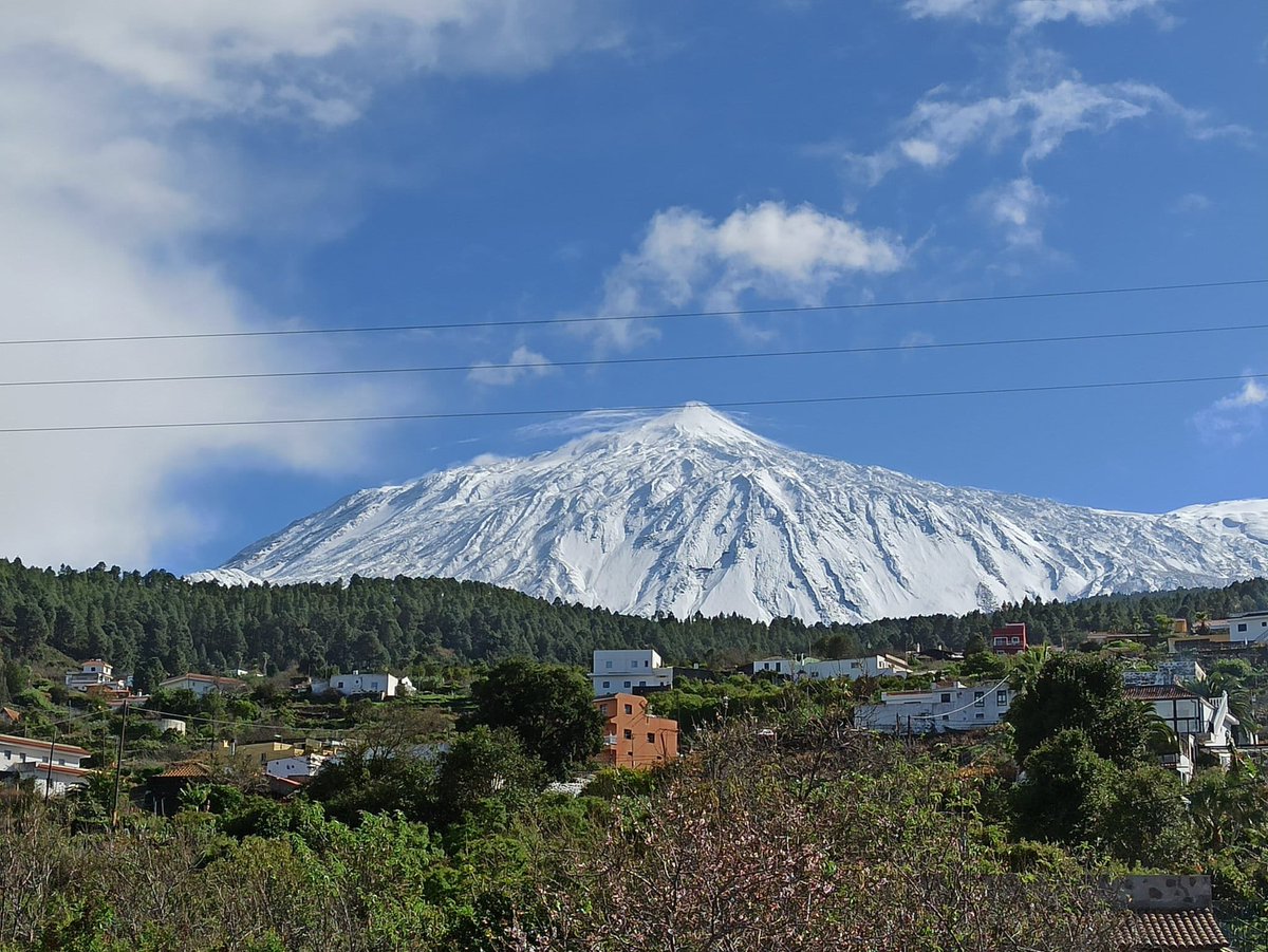 jlromandiaz's tweet photo. El Teide, desde diferentes puntos. Imágenes  💙🔝
Vaya con #Filomena
#Tenerife https://t.co/juAWecOA5V