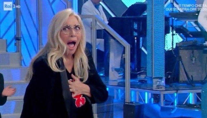 heygiospeakingg's tweet photo. Ma qualcuno è attento a questa storia? La mia testa è ancora a:

“IO SO D MUNTLION” 

“SIGNORA TU DI DOVE SEI? GIANNUSAA??? AAAHHH CANUSAAAA I SO D MUNTLION” 

“Maria: e tu di dove sei? 
Signora Muntlion: DI LAMANNA” 

#CePostaPerTe https://t.co/Ct3M1vNSFn