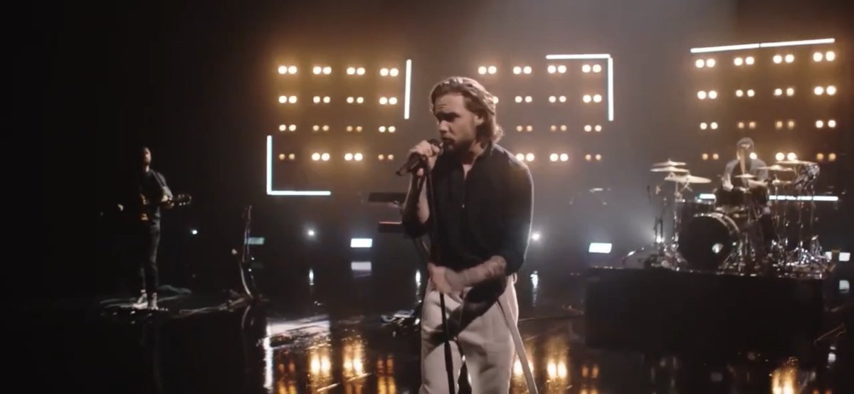 ziallfireaway's tweet image. and that’s on ICONIC outfits 😌 
#LPFinalAct #LPShowAct4 #LPSHOWFINALACT #LPSHOW