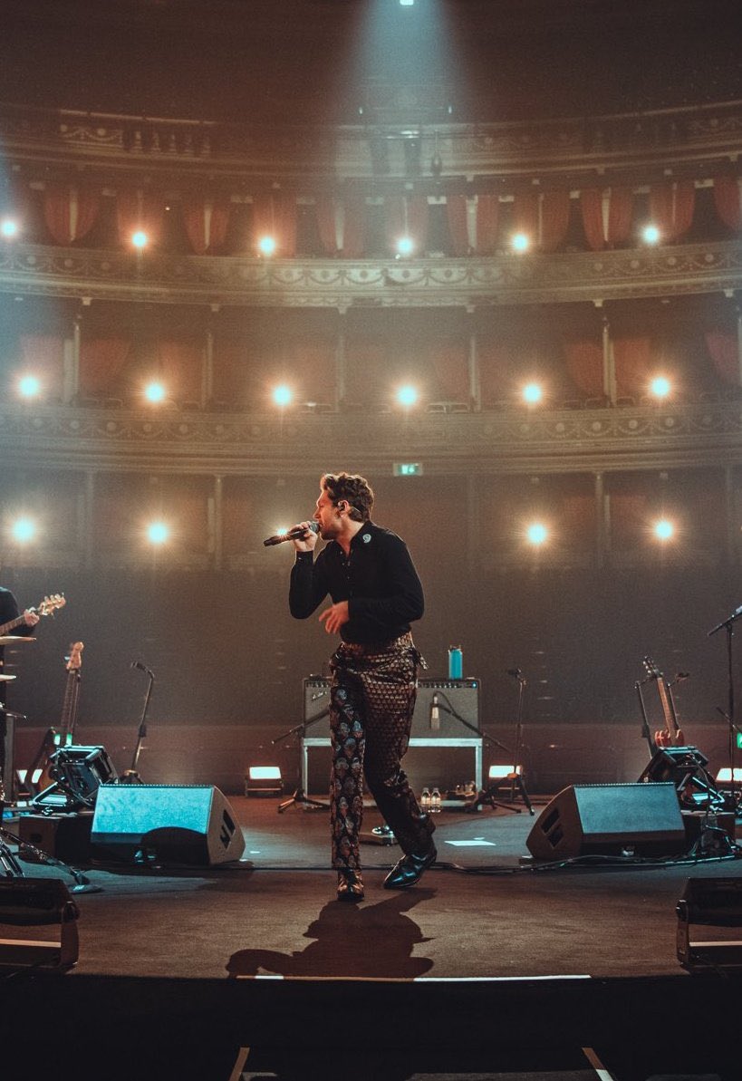 ziallfireaway's tweet image. and that’s on ICONIC outfits 😌 
#LPFinalAct #LPShowAct4 #LPSHOWFINALACT #LPSHOW