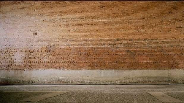 satisfacxtion's tweet photo. "mia figlia sta bene"

ma non credo signora, sua figlia piange per un muro https://t.co/TJwNwb3c5M