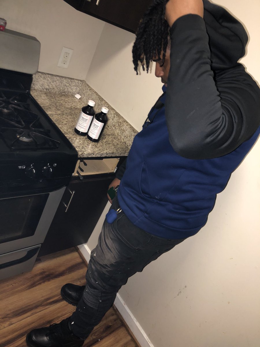 ParadiseQuis's tweet photo. The hood just like a dealership I was leavn a lot 🦍🖤#nf🥀🖤#nofakelove💔🥀#nolovetohate🥀💔 https://t.co/8KHNkFgpA3