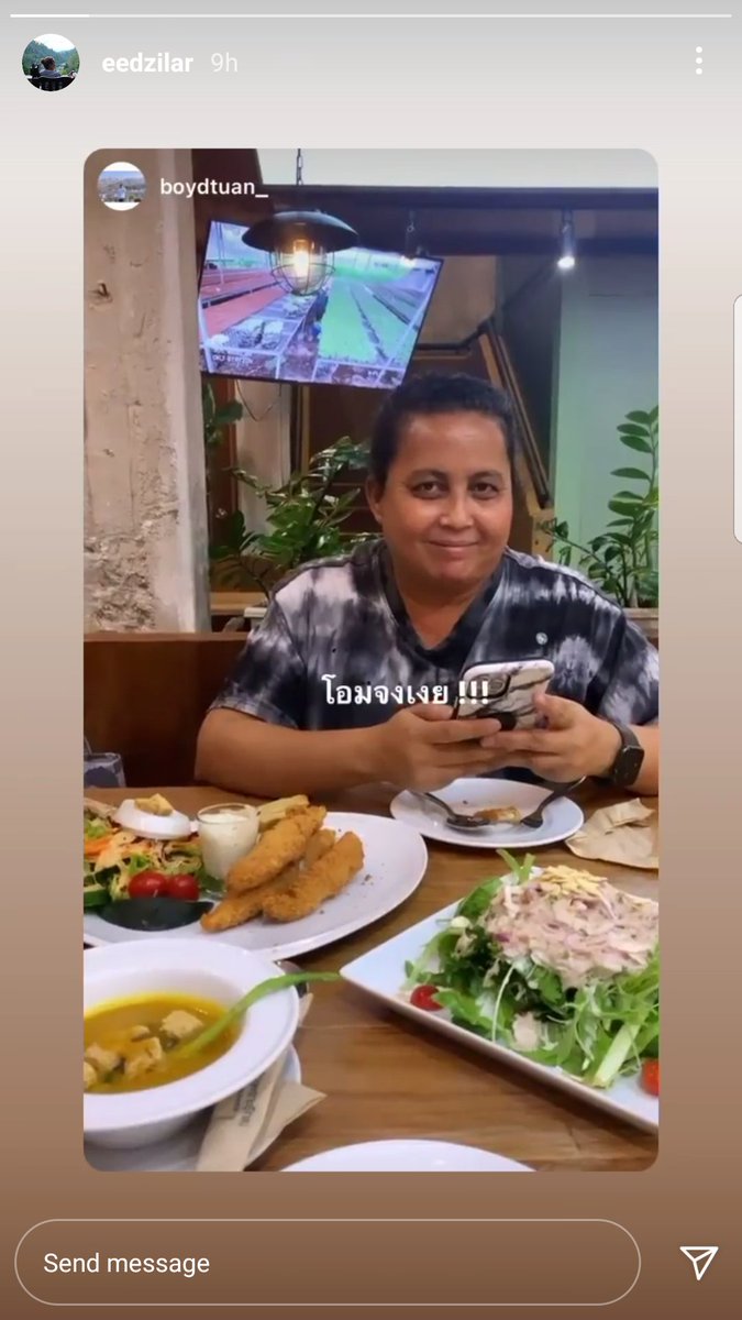 BbrightDiamond's tweet photo. P'Eed and P'Boyd were having dinner together. I'm sure they spend that time spilling the tea about Bright and Win lmao 
#bbrightvc #winmetawin
#ไบร์ทวิน https://t.co/VVllzSkSia