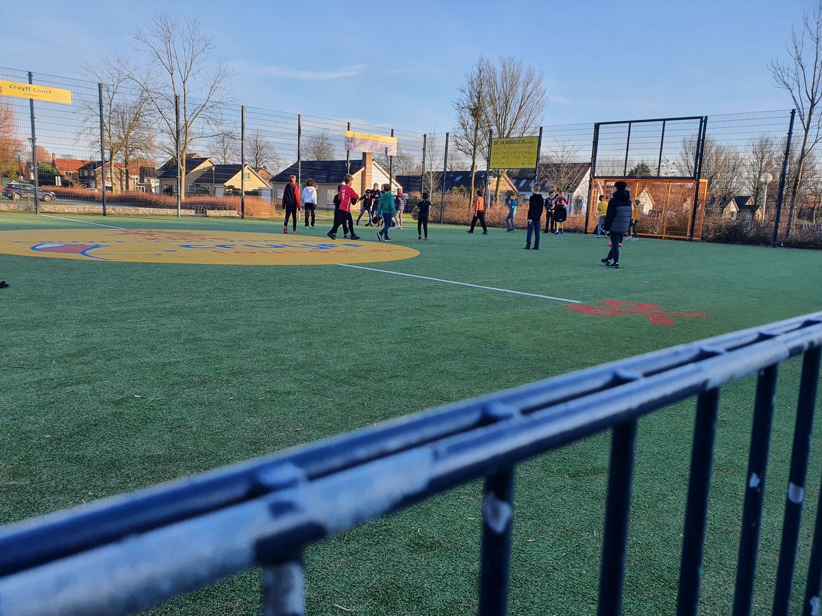 This is everyday at the courts now here in our small village in Schagen.  I've noticed my son's ability and thought process change in these 10v10 matches. No only creating an identity by playing but also his personality etc. He feels free to play and express himself.