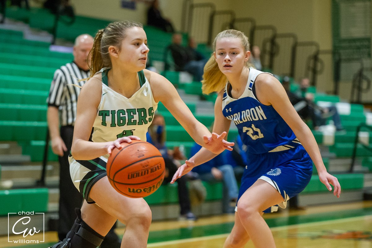chewilli30's tweet photo. Highlights of @TCTIGERS  45-43 victory over @WaldronSports in the championship of the 2021 Shelby County Tourney.
  
@TheShelbyNews @GIANTfmsports @indyhsscores
@IndyCoverage @PGHIndiana @KrisMills37
@DARTMediaGroup @Jason_Parker25
@Shelby_Eastern https://t.co/DVWuzzliDk