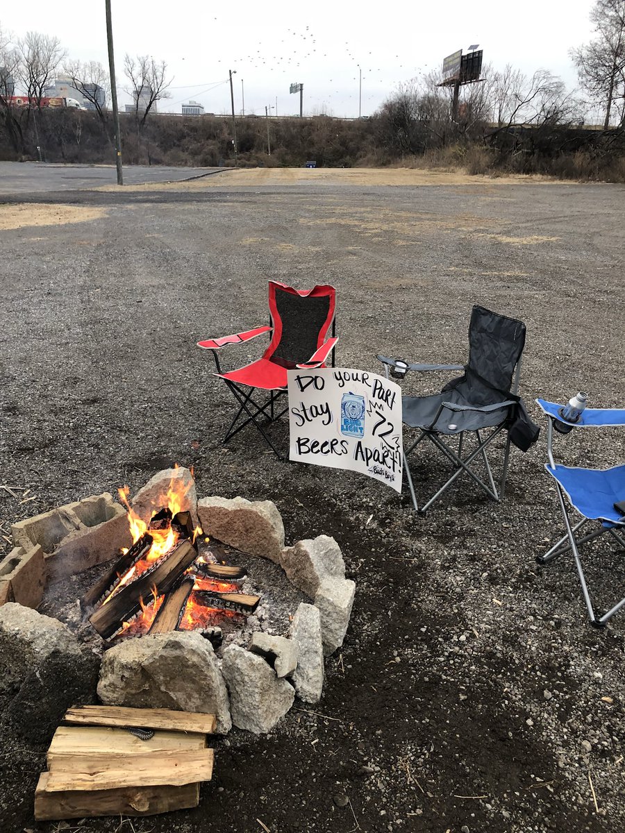 BudsBoys's tweet image. 💪🏽#BudsBoys pre-tailgate set up. 

Hope all of #Titans nation is ready for tomorrow! Can’t wait to see all who can make it out to our Baltimore Beatdown tailgate &amp;amp; watch party! 

It’s gonna be EPIC! 
#JustAPeak #MoreToCome
#TitanUp ⚔️