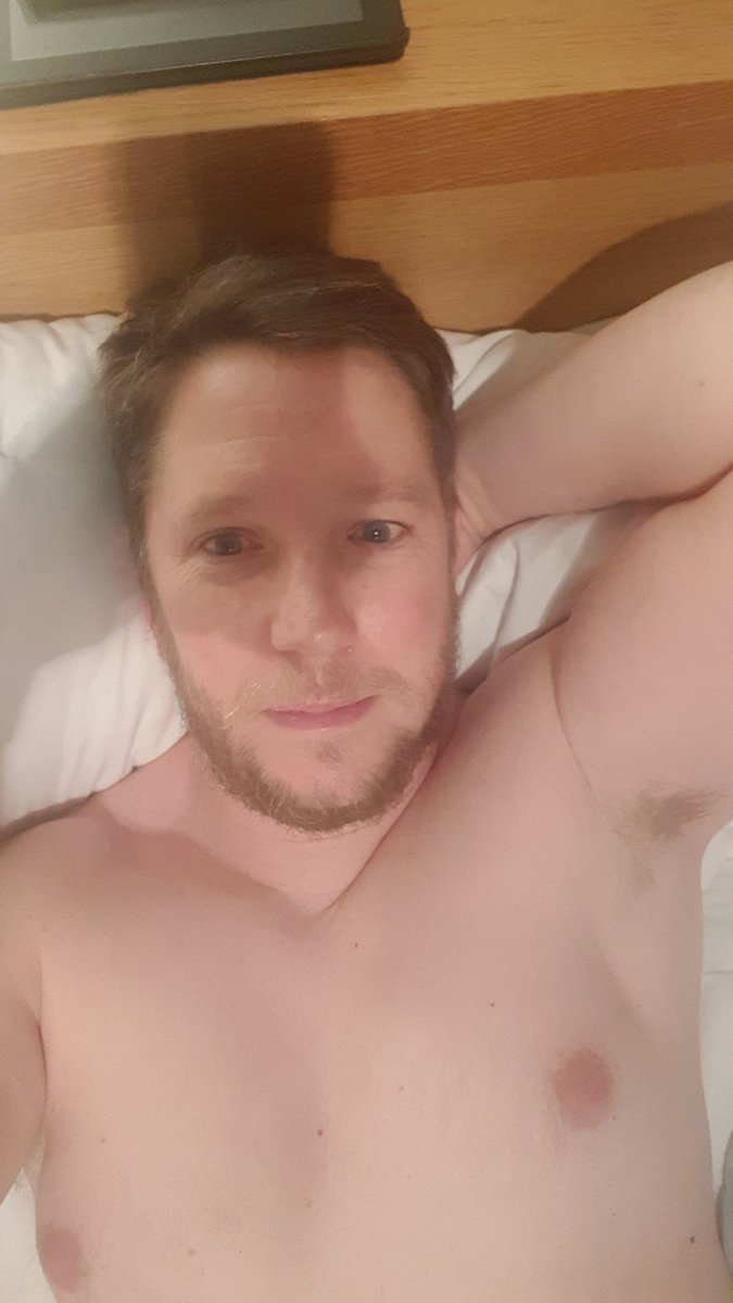 GavinWi79234383's tweet photo. Bed time π€ #saturdayfeeling #weekendvibes #fitguy #guyswithbeards #guyswithmuscles #eatsleepgrow #rest #DreamBIG https://t.co/zmrkQKE9Nf