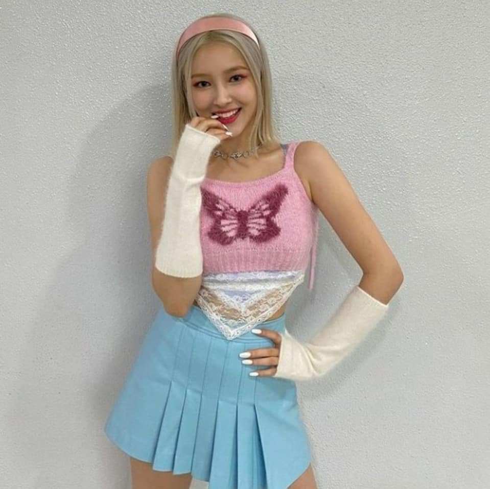 memes_kpop_7u7's tweet photo. Un miembro del personal de MLD Entertainment ha filtrado fotos de Nancy (Momoland) en vestidores cambiándose de ropa. Las imágenes fueron compartidas en un grupo de discord con más de 500 personas.

Ayudemos a limpiar las búsquedas y usemos el hashtag #OurRainbowNancy https://t.co/4rEJ26K2qc