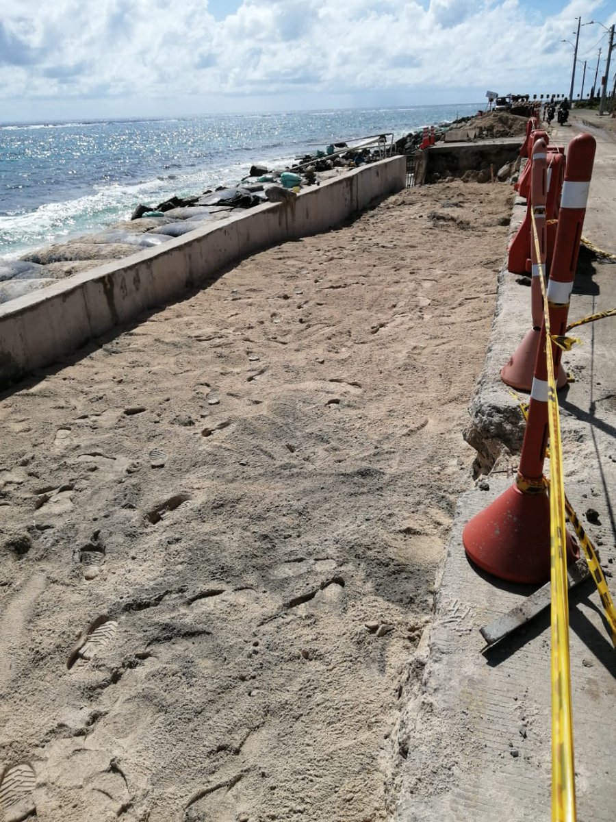 coralina_sai's tweet photo. Gracias a denuncia ciudadana, personal de #controlyvigilancia de CORALINA atendió caso de extracción de arena coralina del borde costero en #SoundBay para ser utilizado como relleno en obra vial. Se impuso medida preventiva en flagrancia y suspención inmediata de obra. https://t.co/KasXzyJ34Q