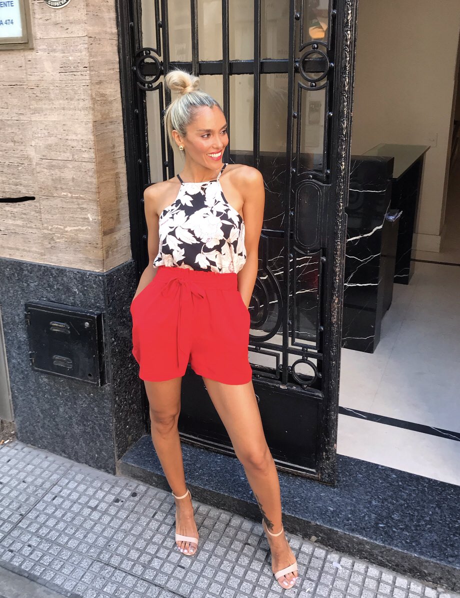 Desde hoy en #megustalatarde todos los sábados por <a href="/canal26noticias/">CANAL 26</a> 🌎 Junto a <a href="/Pilarsmith/">Pilar Smith</a> <a href="/santizeyen/">Santiago Zeyen</a> y Sol Mengoni ✨ Feliz y agradecida siempre 🤲🏽♥️
Nos acompañan?
.
Mi ropita es de <a href="/Mumbai555/">mumbai</a>