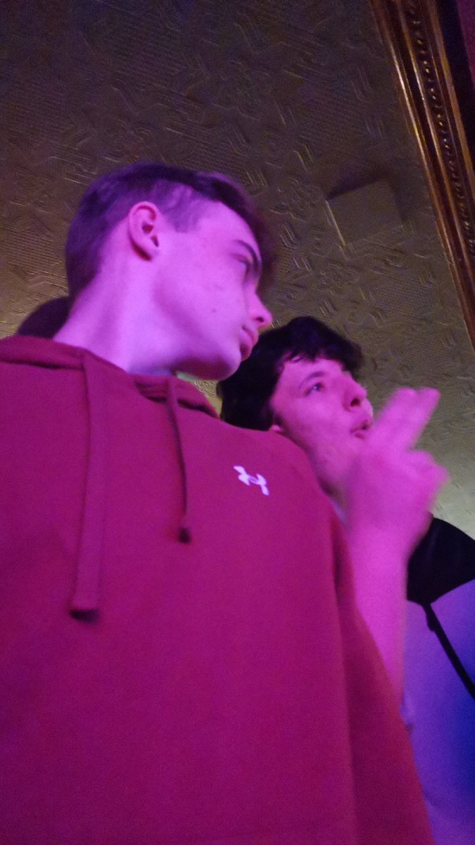 points_club's tweet photo. Humbug trying to convince Barry Wilson for a contract. https://t.co/BBumvH1hwA