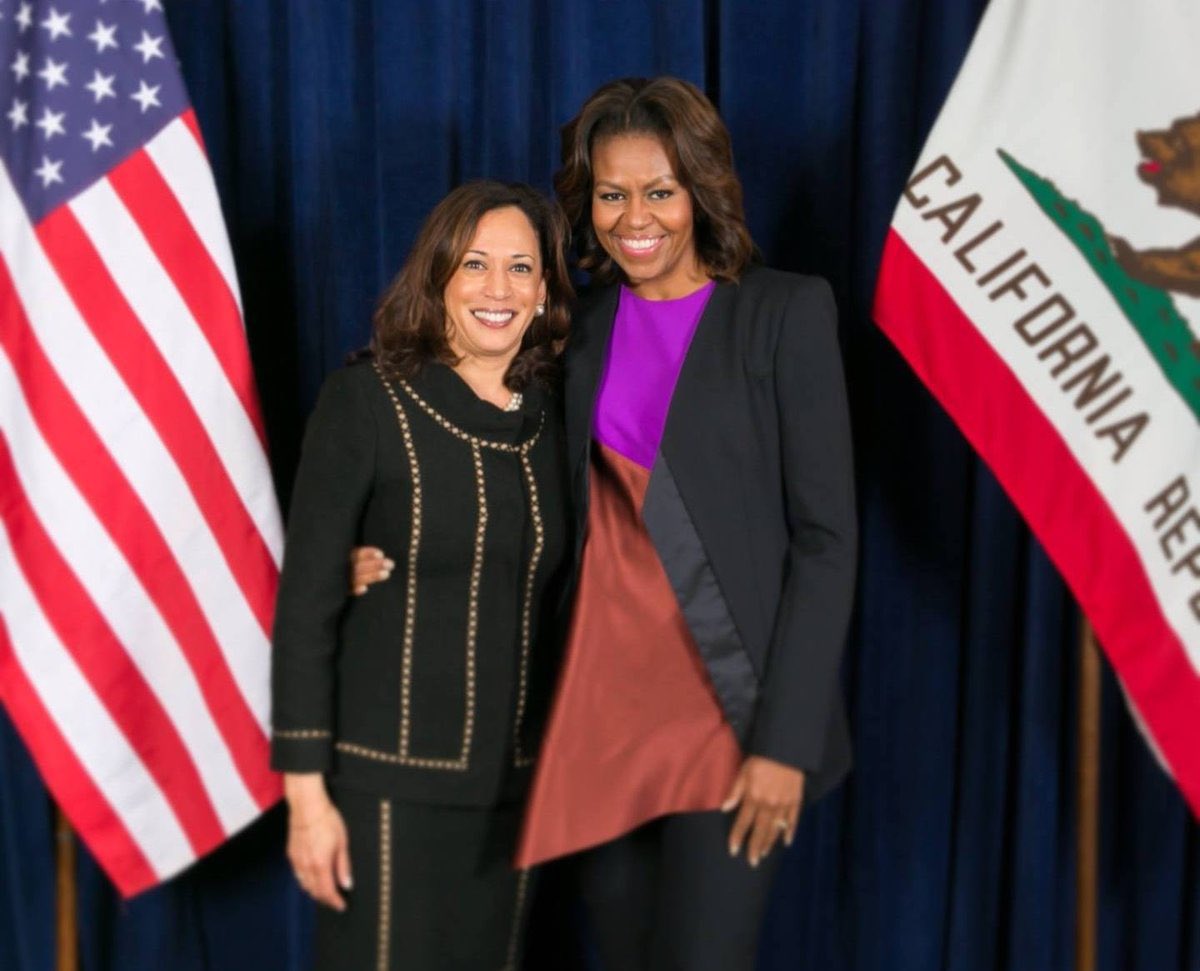 AuthorJoeNBrown's tweet photo. Little Girls with Dreams, become Women with Vision. #LittleGirls #LittleGirlsWithDreams #WomenWithVision #DreamBIG #KamalaKnows #MichelleKnows https://t.co/suDzKRmRIz