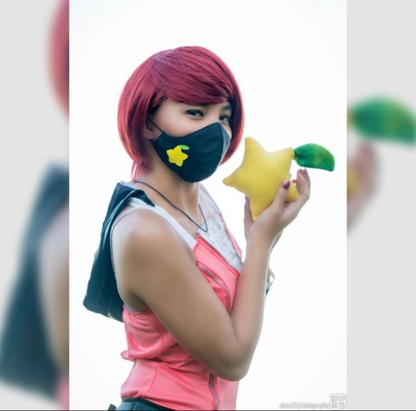 One sky, one destiny ✨
.
Lovely Kairi by @briorecosplay
Photo by: @chen33photography
⭐️ by : @silver._.kim
.
.
.
#facemasks #facemask #themedmask #custommasks
#kh #kingdomhearts #khcosplay #kingdomheartscosplay 
#anime #animecosplay 
#cosplay #cosplayer #cosplaying #kairi