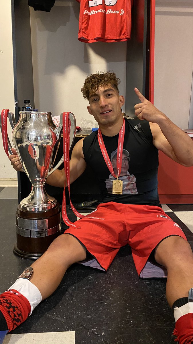 mathiaspintom's tweet photo. Es un día soñado !! No empezó de la mejor manera, te recordé &amp; lloré te extraño &amp; no te lo niego &amp; se que estarías contentísimo viéndome porque era tu sueño pero se que desde lo alto están acompañándome ! Te amo mi hermanito ! @nublenseSADP  gracias por tanto !! https://t.co/UbabOnr89x