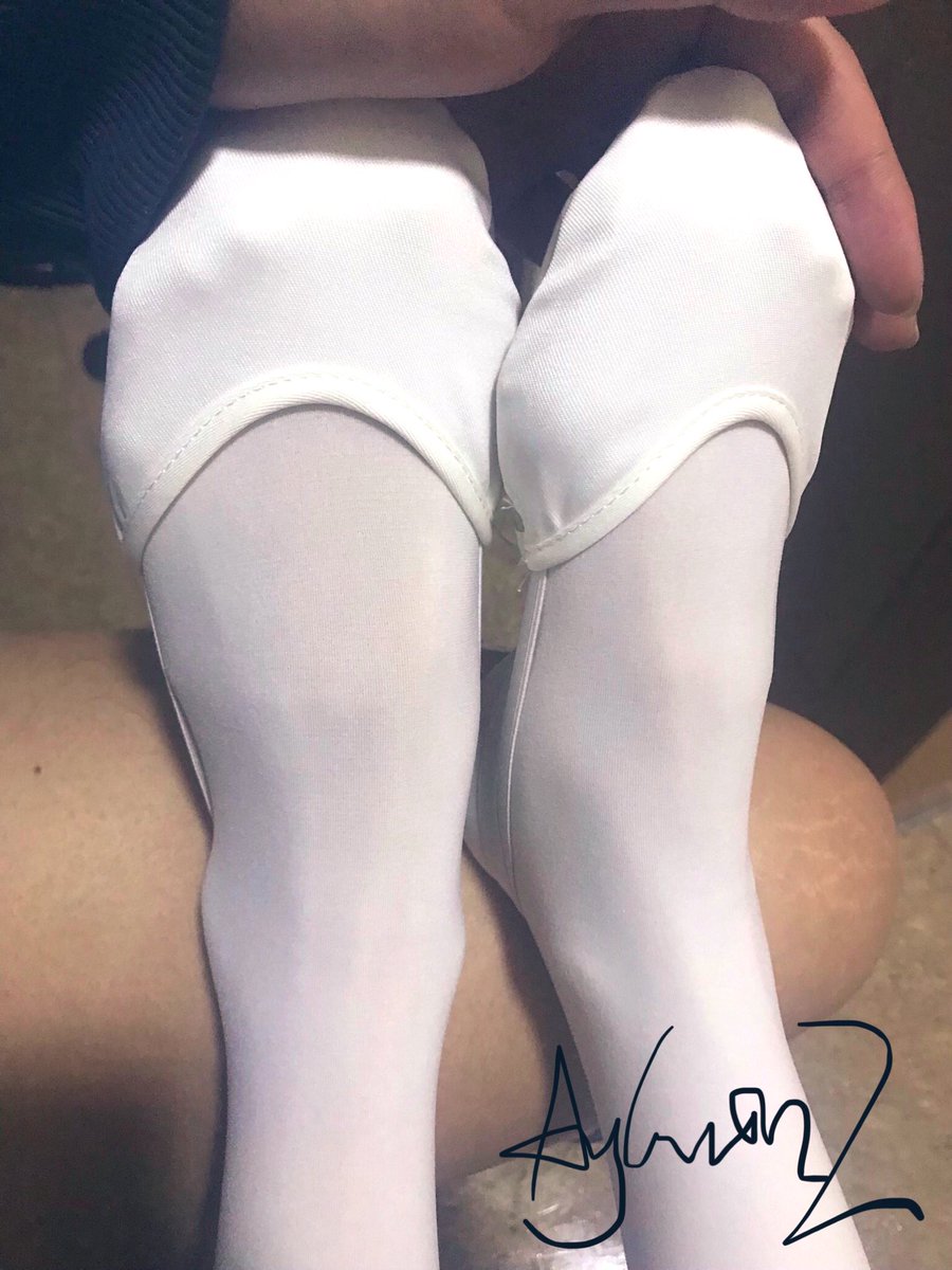 Aylwinz Tren Twitter 有人说涂鸦灵感源自于哪 现成的模特不需要灵感 金屋藏娇不如手握双脚 舞蹈生 新体操 舞蹈鞋 Ballet 反差