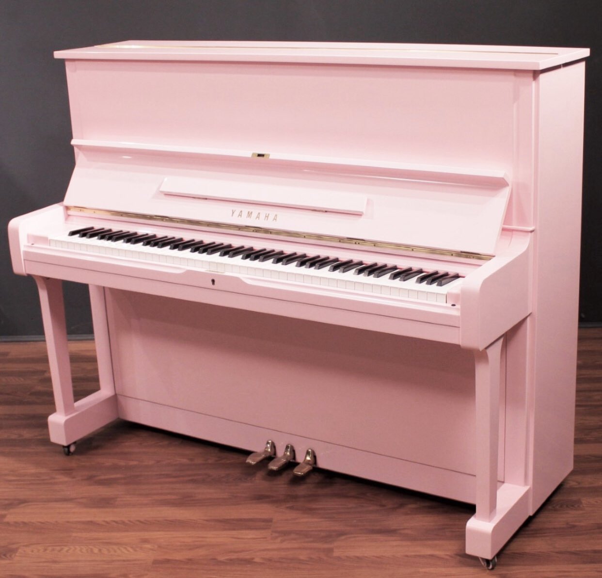 Pink yamaha piano online