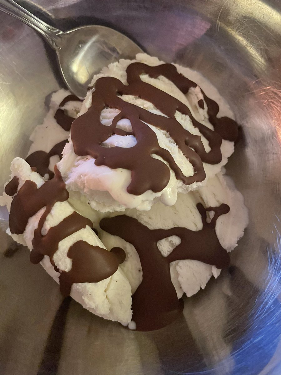 _jena4n's tweet photo. Remember Magic Shell chocolate for your ice cream? 😋🍨 https://t.co/3corqiWB1C