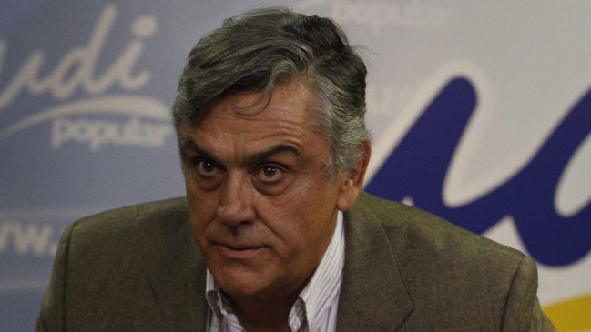 🔴 Pablo Longueira baja su candidatura a la Constituyente y renuncia nuevamente a la UDI #CooperativaEnCasa bit.ly/38rcjQq
