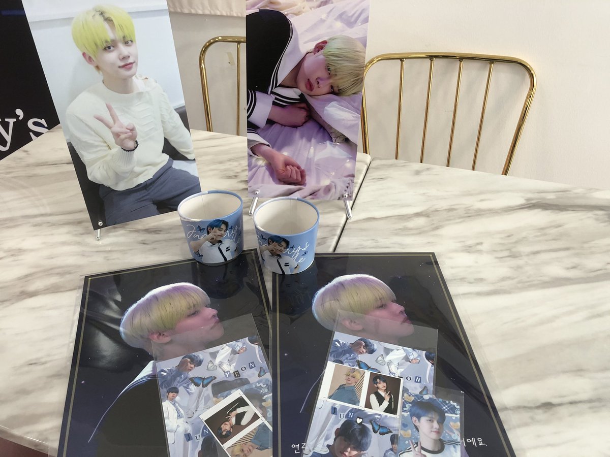 304_love__ya's tweet photo. #January_Fairy #연준이와_함께한지_벌써_2년 
인천 카페 문금이네로 갔다왔어요! 열기 20분 전에 도착하고 추워서 벌벌 떨었지만 그래도 이쁘니까ㅎ 선착 특전 친구랑 두개 받고 너무 이뻤어요ㅜ 다른 두분이서 더 꾸미고 계셨는데 진짜 사진 하나하나 다 예뻐요.. https://t.co/xzA6HqxzDD