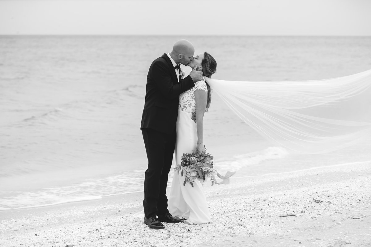 Amanda + Justin 💕
#casaybelwedding #sanibel <a href="/CasaYbelResort/">Casa Ybel Resort</a>