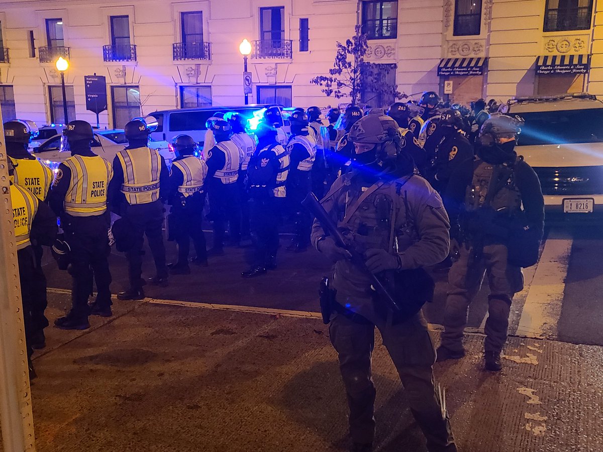 Here is a picture if Virginia police shutting down north side of hotel to ensure everyone goes inside at the JW Marriott. Which they promptly did. 133/