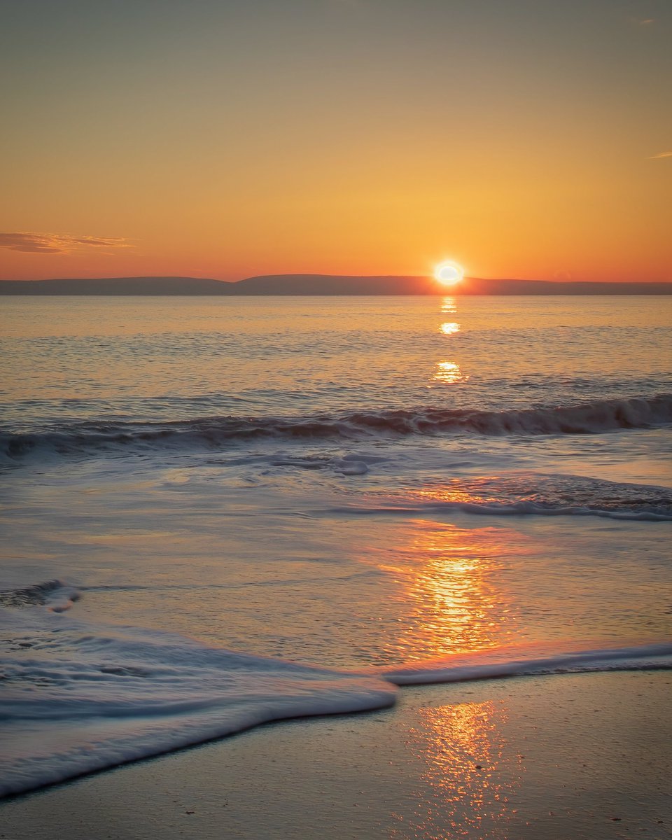 kjcphotouk's tweet photo. Boscombe beach sunset. An absolutely stunning sunset. Its funny how certain pictures invoke memories of the particular time they were taken.
Hope you like!
#dorset #visitdorset #weownthelandscape_uk #sunsetbritain https://t.co/owHF6aF6hC