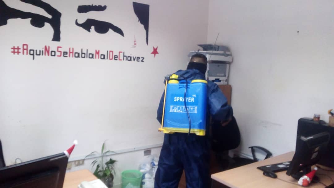 INN_MERIDA's tweet photo. #9Ene | Gracias a las gestiones realizadas por nuestra Lcda @mayabum este viernes 08/01/2021 se logró junto a la colaboración del Cuerpo de Bomberos Universitario,la desinfección de todos los departamentos y áreas comunes de nuestra sede #INNMérida 

#IndigenasEnDefensaDeLaPaz https://t.co/NQL9DafhMQ