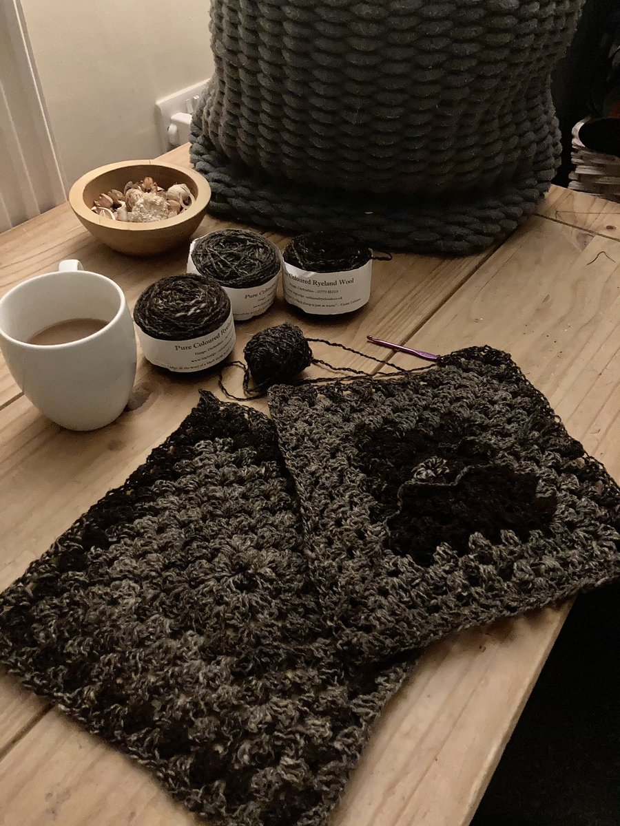 bernardsfarmuk's tweet image. Ma’s pure coloured ryeland sheep’s wool blankets in progress 👌 🐑 🧶 

#crochet #woolthrow #handmade #britishwool #lovewool #patchwork #grannysquareblanket