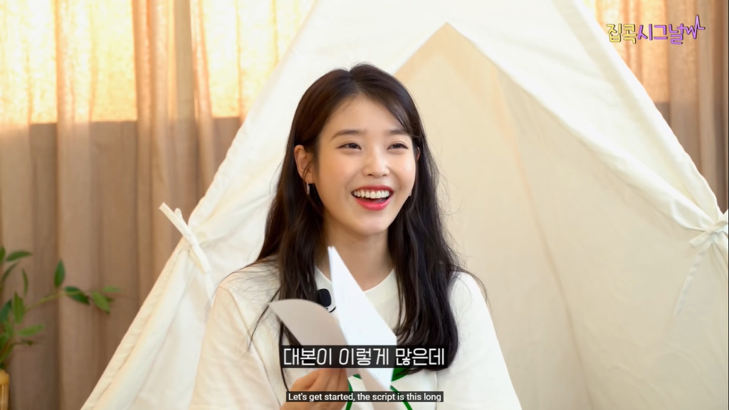 IuSmol's tweet photo. ahahha omg they gave her such a long script #IUTV #homebodysignal https://t.co/3sC3YYeda0