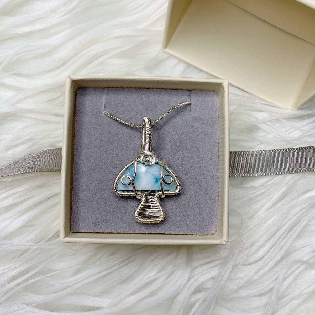 mildhippie's tweet photo. 🍄💙 APPRECIATION GIVEAWAY 💙🍄

to enter:
• retweet &amp; follow me (@mildhippie)

for extra entries:
• tag friends below 

Winner will receive this larimar mushroom pendant, handmade by me

ends when I reach 28k ✨ https://t.co/2rXbWrdRk2